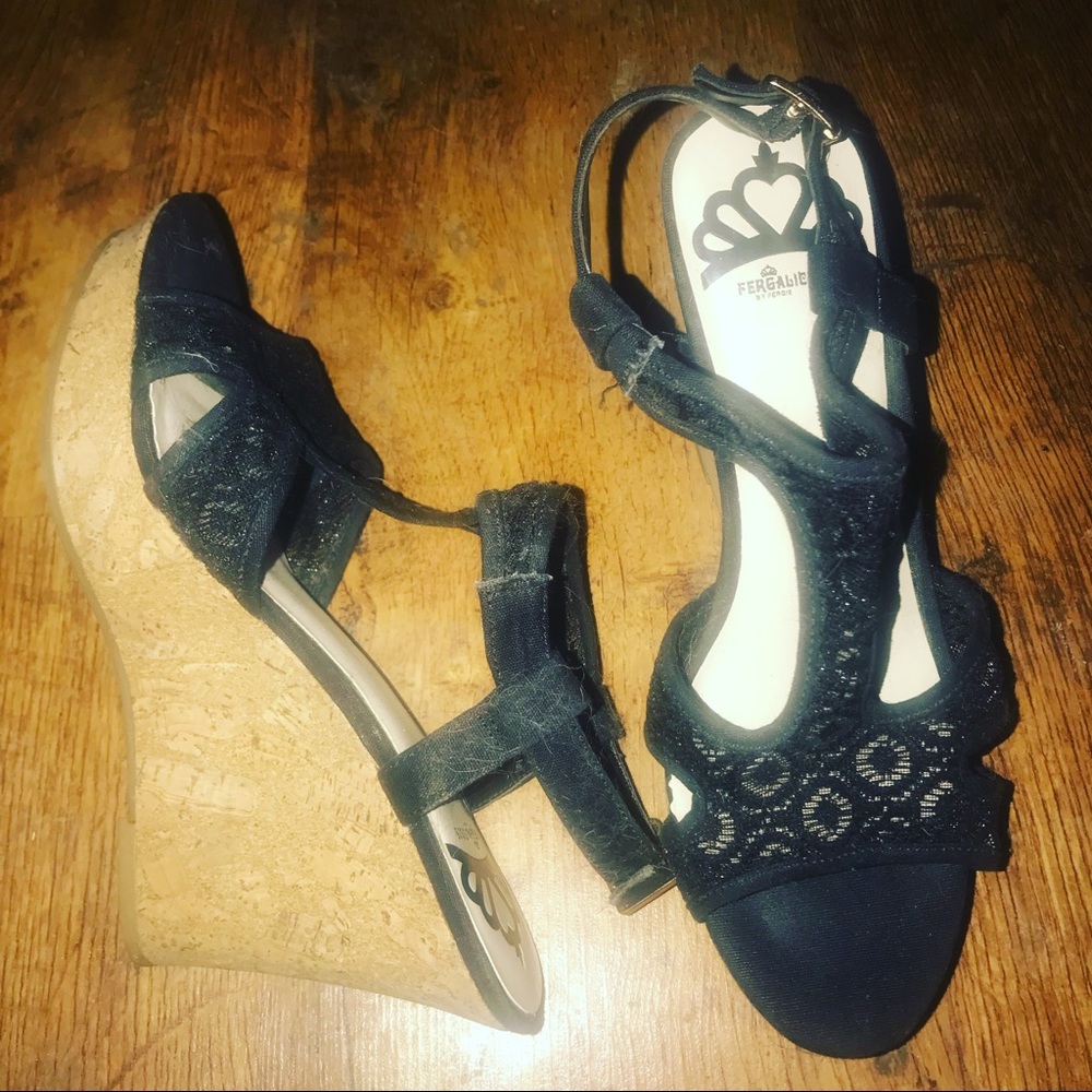 Fergaliscious Kendra wedge sandal Sz 8